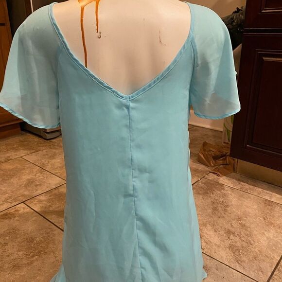 Woman’s blouse  - Picture 2 of 3